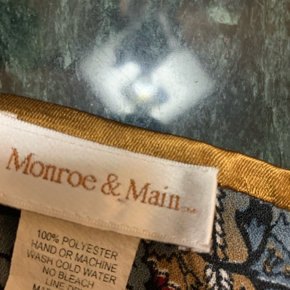 Monroe & Main geometric floral tunic, size XL - Picture 2 of 6